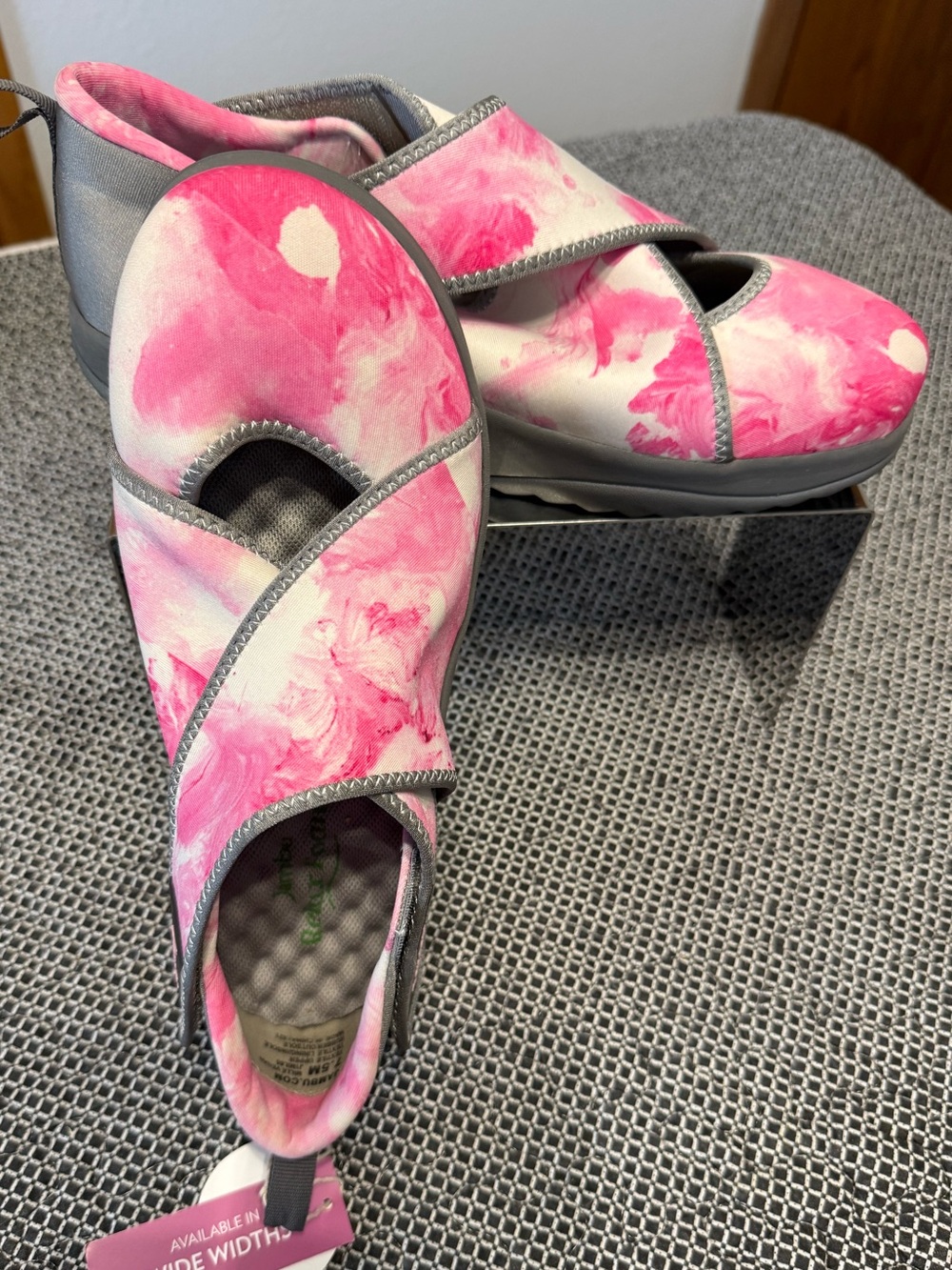 These Jambu shoes are made for walking. Available in a size 7 1/2 wide.